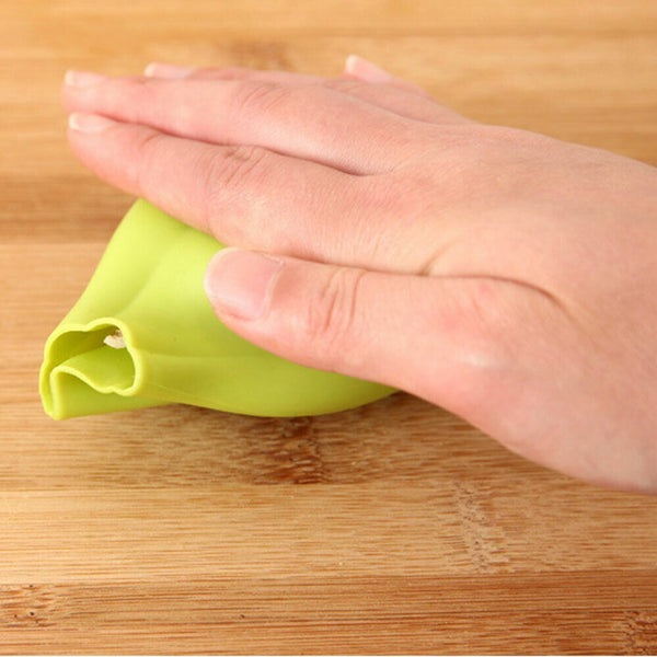 One Piece Roller Zone Garlic Peeler Silicone Clove