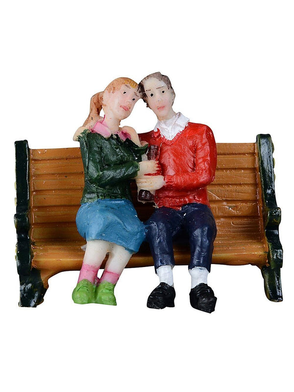 7x Santa & Family Park Village Scene | 10cm Tree