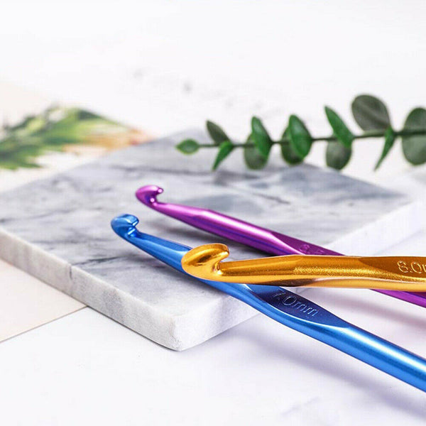 12 Size Multi Coloured Aluminium Crochet Hooks Yarn Knitting Needles 2-8mm Set A