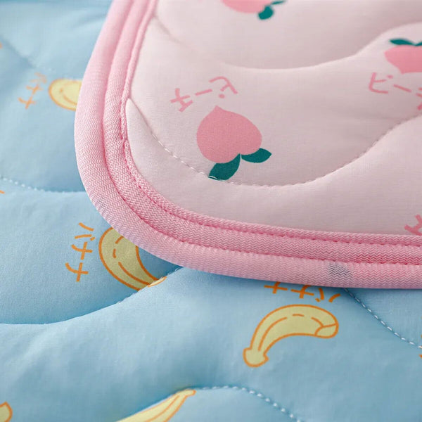 Close-up of the cooling mat fabric and edging