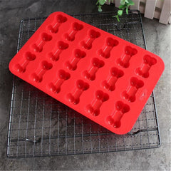 Dog Treat Mould – Silicone Bone Baking & Ice Tray
