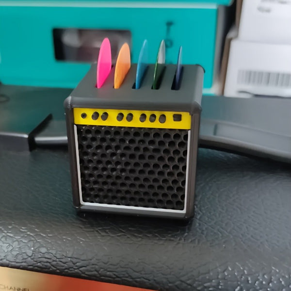 Guitar pick holder lid closure detail